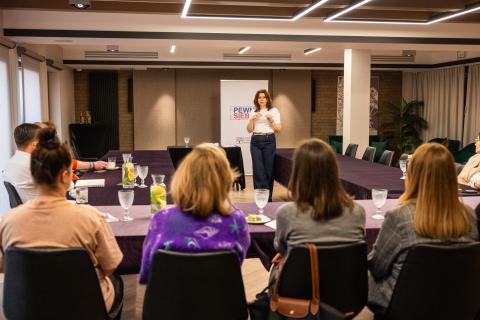 PEWNI S!EB!E w Hotelu Traugutta 3 